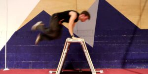 Test de franchissement sur un module de parkour