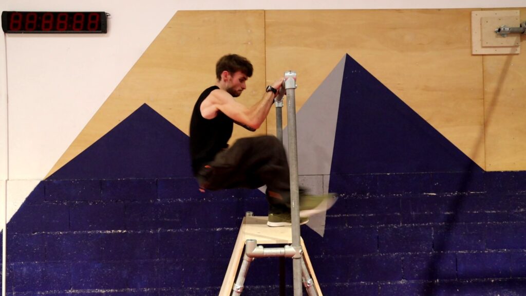 Test d’un saut sur un module de parkour
